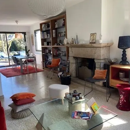 Maison 6-8 Pers A 300 M De La *